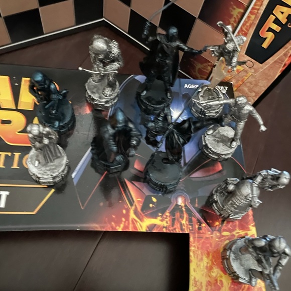 Star Wars Chess Set Saga Edition - Picture 3 of 5